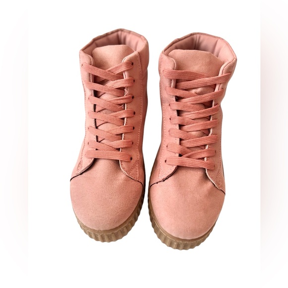 NWOT Qupid Dusty Pink Faux Suede Lace Up High Top Sneakers in Size 6 - Picture 2 of 11